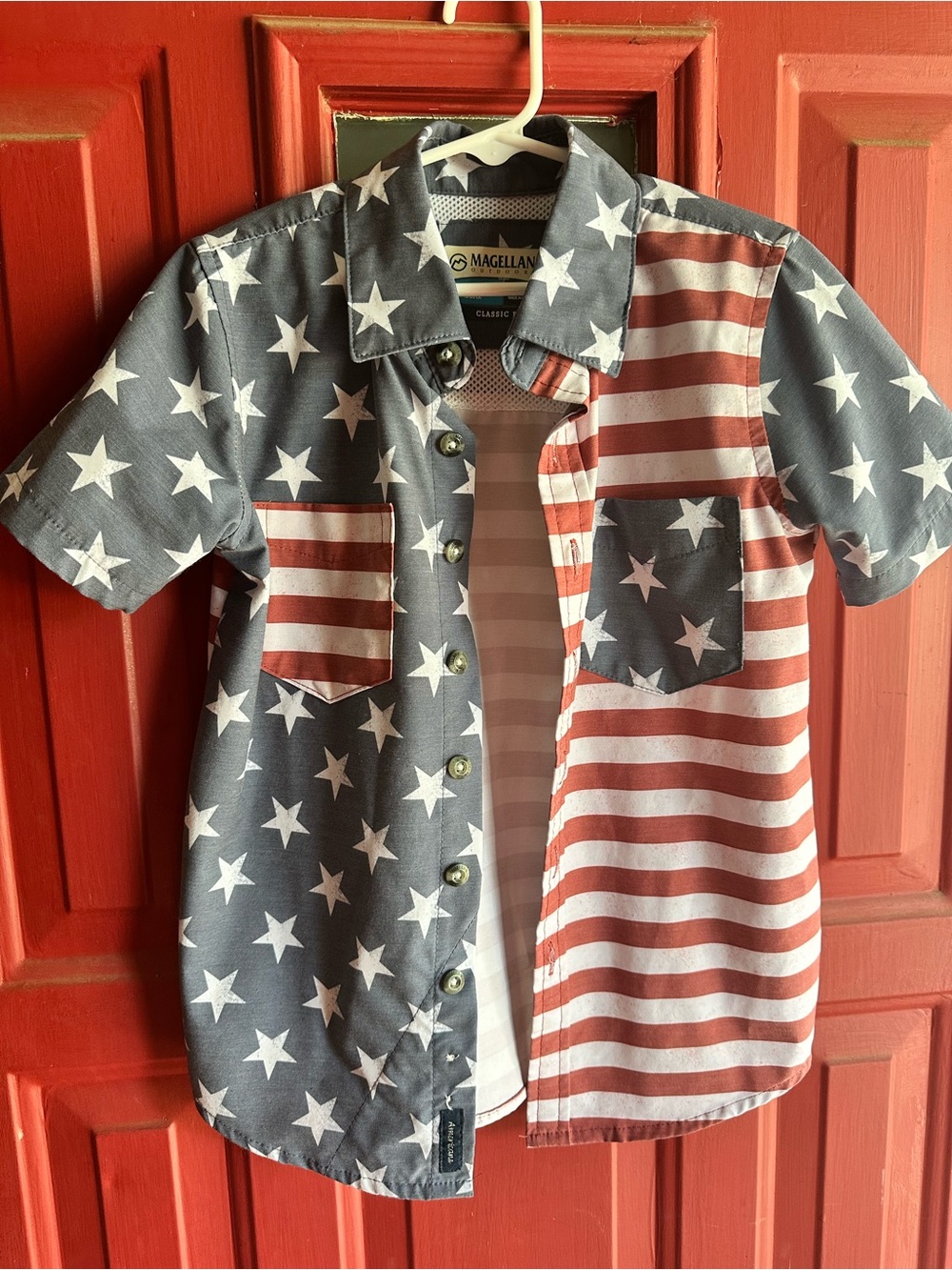 Magellan Outdoors Grey Stars Short Sleeve Button Shirt